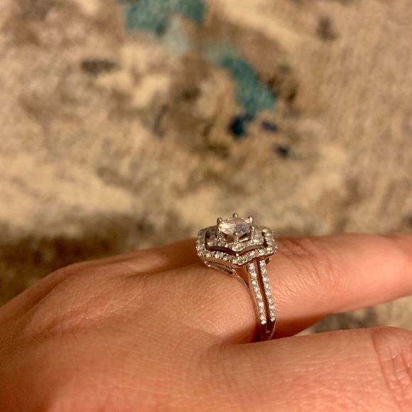 BRILLIANT 18k White Gold Diamond Ring - Picture 3 of 4